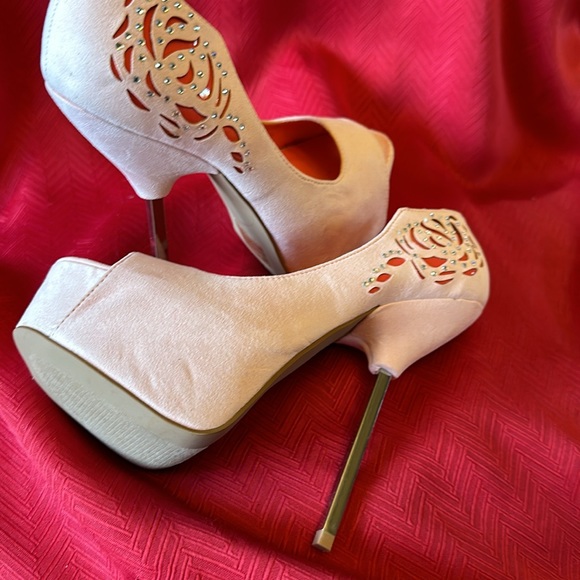 Qupid Pink 5.5” Platform Heel. Open Toe. Size 7. - Picture 4 of 4